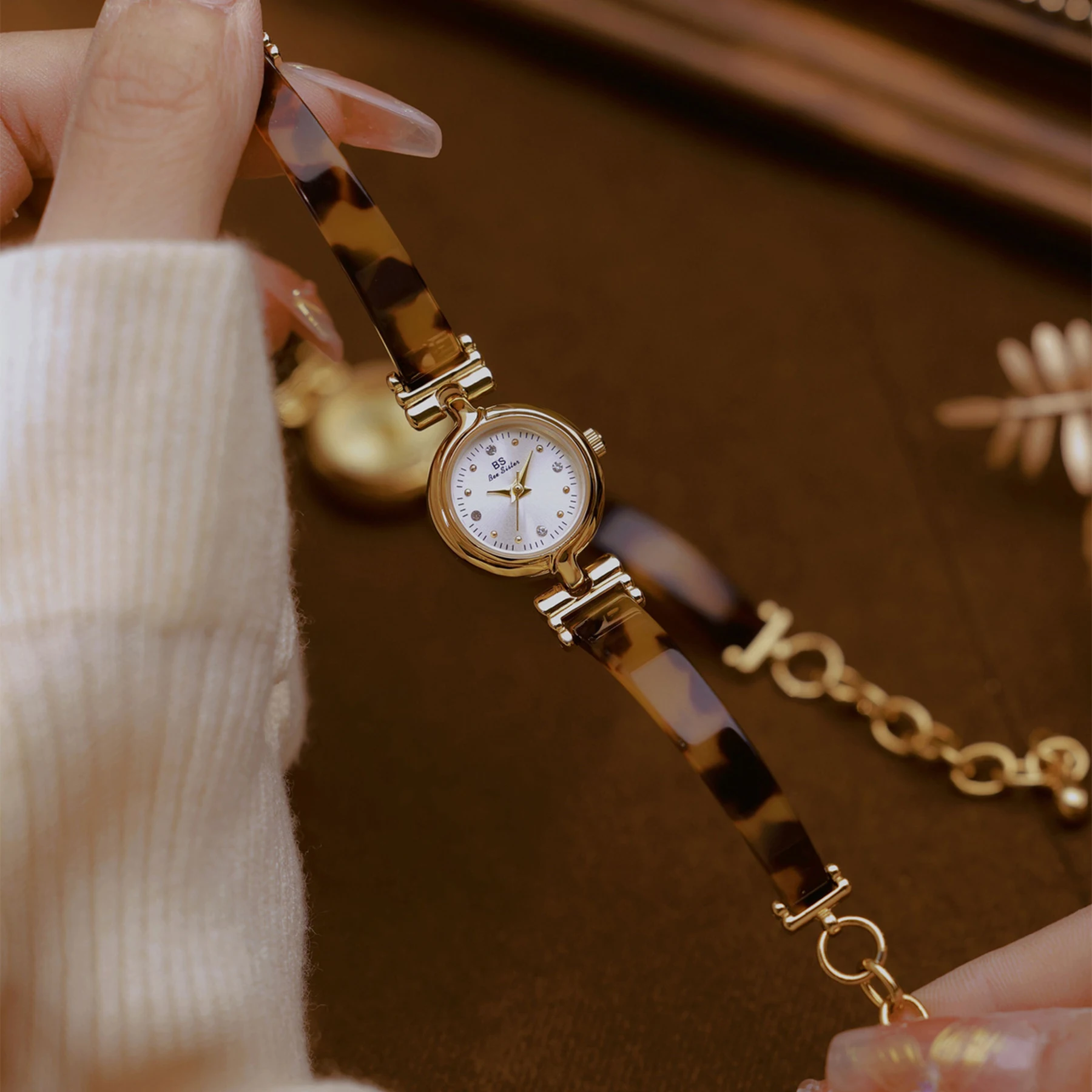 Vintage Luxury Advanced Temperament Tortoiseshell Amber Vintage Bracelet Women Wristwatch Bracelet Dress Watch Gifts NEW
Vintage Luxury Advanced Temperament Tortoiseshell Amber Vintage Bracelet Women Wristwatch Bracelet Dress Watch Gifts NEW