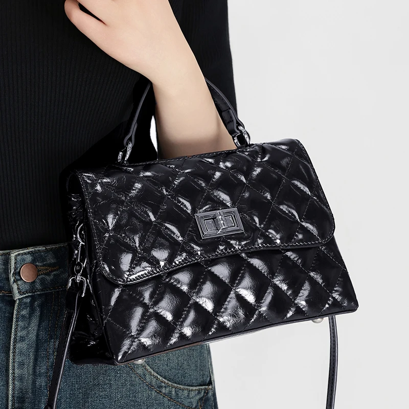 Women Oil Wax Cowhide Crossbody bags Genuine Cow Leather Phone Bag Portable Underarm Bag for Casual Commuter Women Fashion Gift
Women Oil Wax Cowhide Crossbody bags Genuine Cow Leather Phone Bag Portable Underarm Bag for Casual Commuter Women Fashion Gift