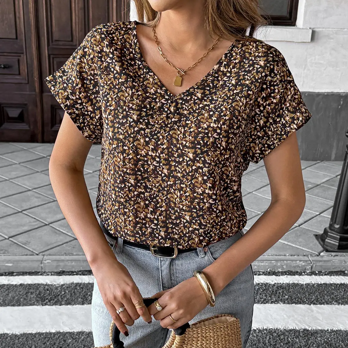 Floral Vneck Short Sleeve Shirt Women's Summer Casual Style Geometric Pattern Iron-free Processing Deformation Resistant
Floral Vneck Short Sleeve Shirt Women's Summer Casual Style Geometric Pattern Iron-free Processing Deformation Resistant