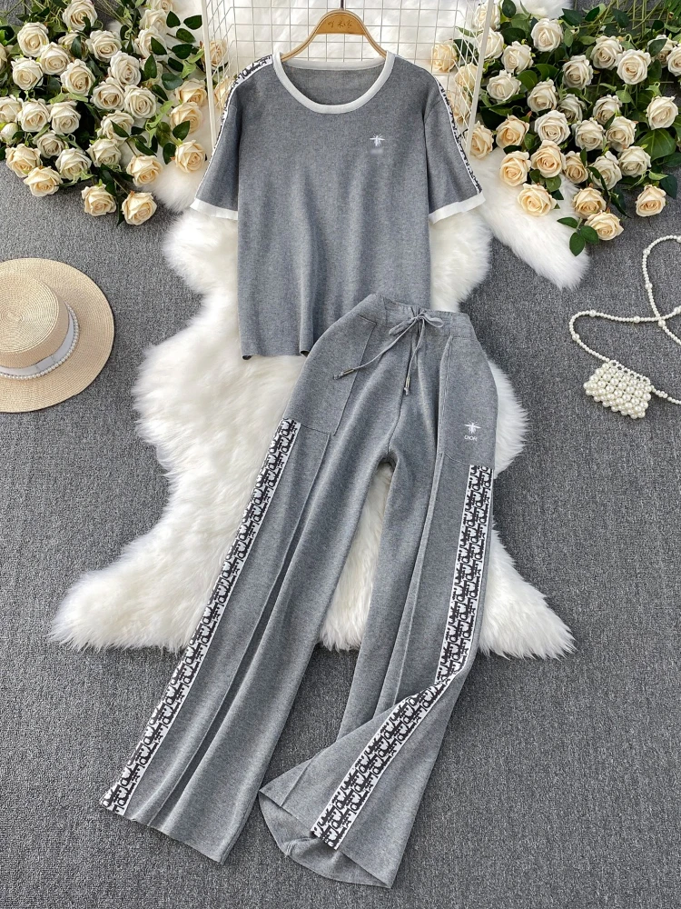 Korean style sports suit female summer short sleeved round neck T-shirt loose and slimming printed wide leg pants 2piece set
Korean style sports suit female summer short sleeved round neck T-shirt loose and slimming printed wide leg pants 2piece set