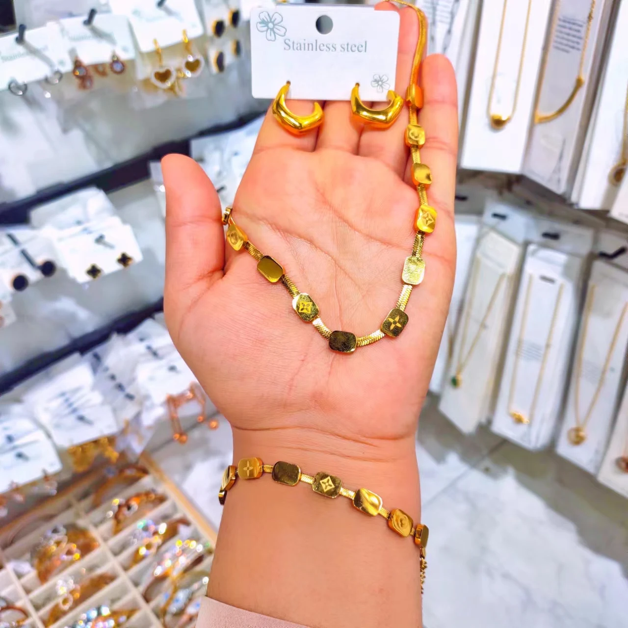 2024 New Fashion Tai Steel Material Necklace Bracelet Earring Set Free Fhipping Items Women Nice Gift for Girls
2024 New Fashion Tai Steel Material Necklace Bracelet Earring Set Free Fhipping Items Women Nice Gift for Girls