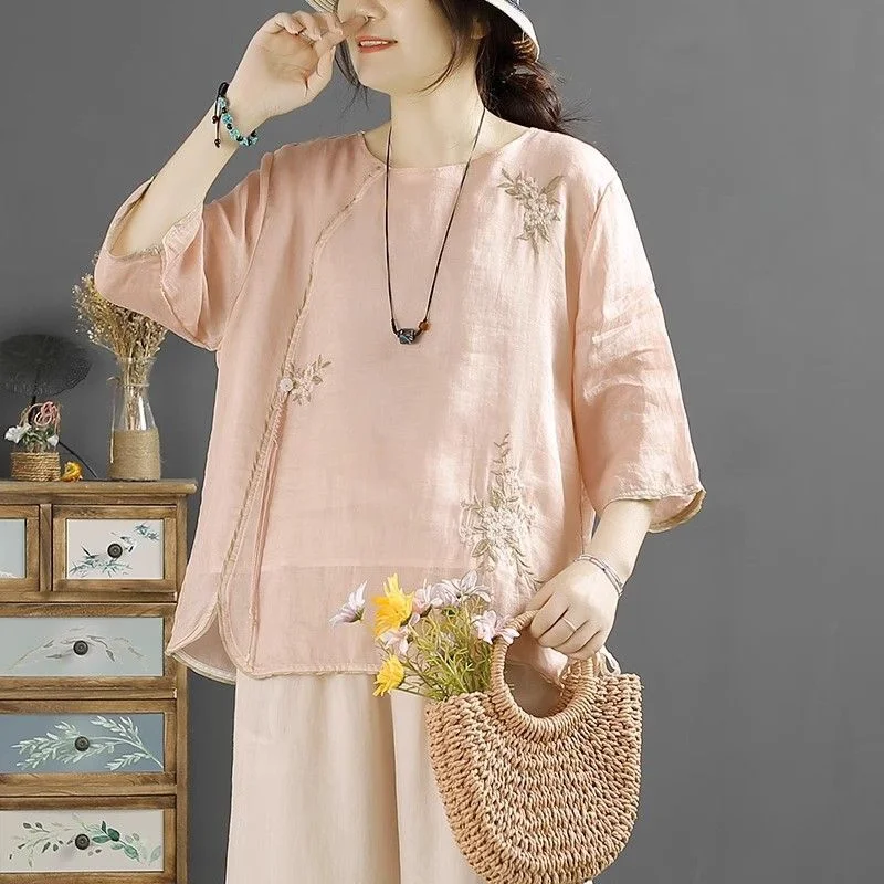 2024 New National Retro Literary Artistic Temperament Round Neck Top New Loose Cotton Linen Embroidered Shirt
2024 New National Retro Literary Artistic Temperament Round Neck Top New Loose Cotton Linen Embroidered Shirt