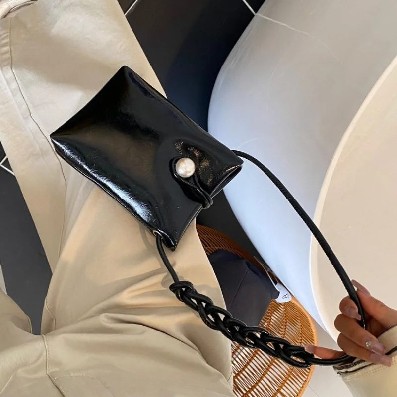 High-End Luxury Brand Ladies Shoulder Bag Leather Elegant Crossbody Famous Designer Vintage Trendy Daily Commuter Bag
High-End Luxury Brand Ladies Shoulder Bag Leather Elegant Crossbody Famous Designer Vintage Trendy Daily Commuter Bag