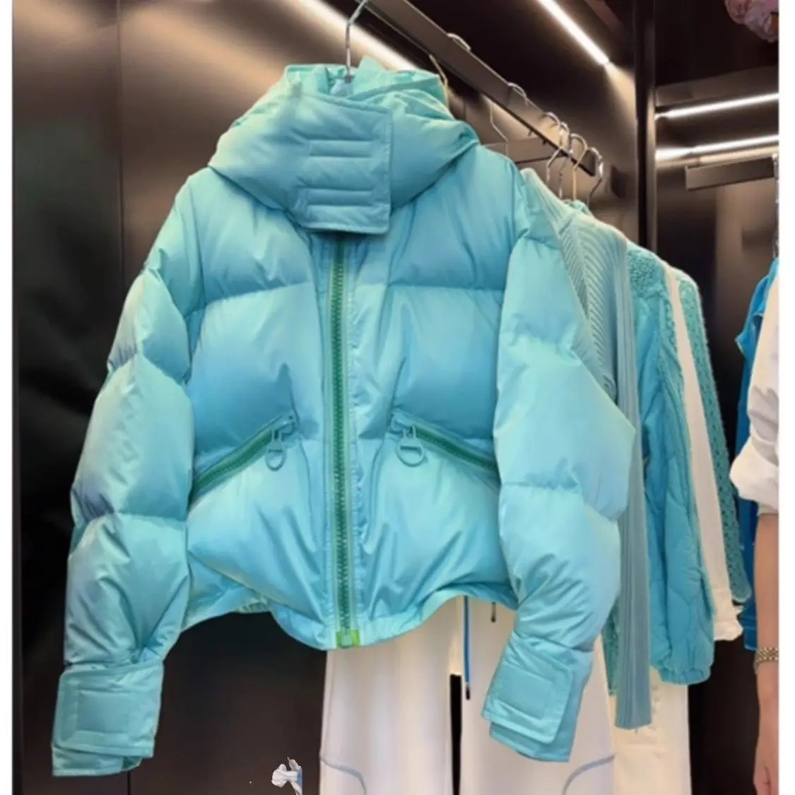 Women's Short Puffer Jacket Winter Korean Style Loose Thickened Hooded Coat Casual Warm Student Outerwear
Women's Short Puffer Jacket Winter Korean Style Loose Thickened Hooded Coat Casual Warm Student Outerwear