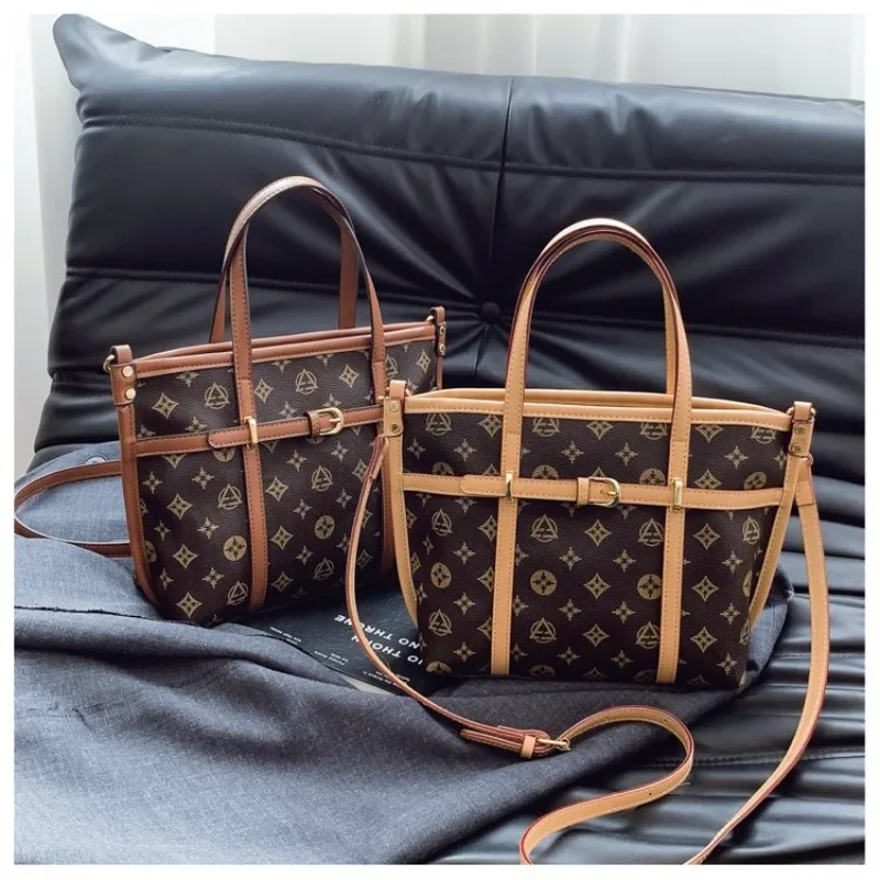 Trendy Luxury Messenger Bag For Women Simple Parisian Style Doubles As A High-End And Chic Diaper Bag
Trendy Luxury Messenger Bag For Women Simple Parisian Style Doubles As A High-End And Chic Diaper Bag