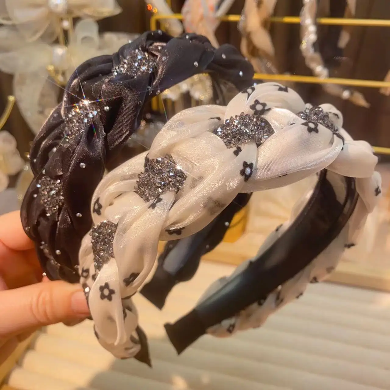 Hair Band 2023 Studio Is Popular In Korean Version Fried Dough Twists Braid High Head Band Drill Rod Luxury High-end Headbands
Hair Band 2023 Studio Is Popular In Korean Version Fried Dough Twists Braid High Head Band Drill Rod Luxury High-end Headbands