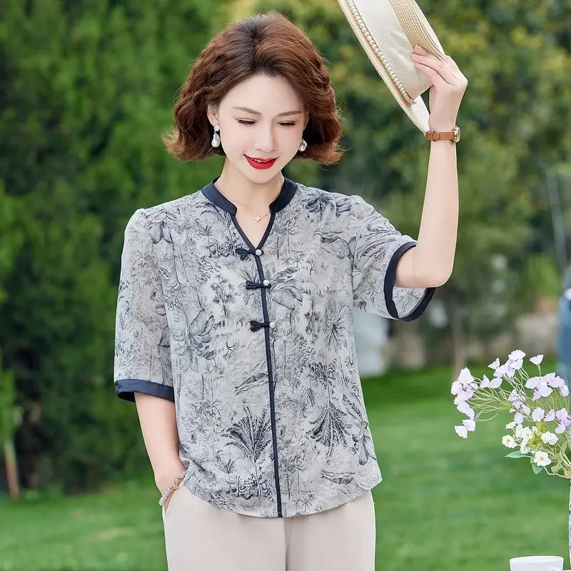 New Fashionable Chinese for Women's Printed Buttons V-neck Loose and Versatile Casual Mid-sleeved Top
New Fashionable Chinese for Women's Printed Buttons V-neck Loose and Versatile Casual Mid-sleeved Top