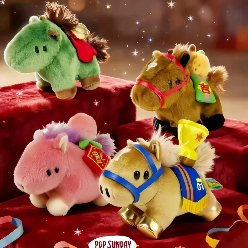 Оригинальный плюшевый брелок-сюрприз Popsunday 2026 года — Год Лошади, Винни Ма Шань Ин, милый пони, подвеска для сумки, подарок на Новый год
Оригинальный плюшевый брелок-сюрприз Popsunday 2026 года — Год Лошади, Винни Ма Шань Ин, милый пони, подвеска для сумки, подарок на Новый год