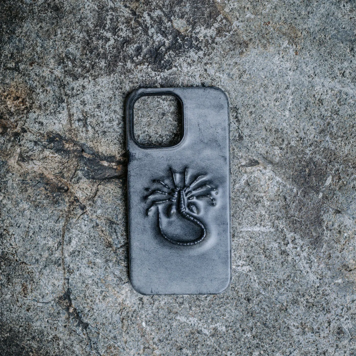Special-Shaped Face-Hugging Insect Leather Embossed Stereo Parasite Mobile Phone Case Genuine Leather Suitable for Apple iPhone 16Promax15Pro Creative Handmade Customized High-End Gift Dark Aesthetics 1314
Special-Shaped Face-Hugging Insect Leather Embossed Stereo Parasite Mobile Phone Case Genuine Leather Suitable for Apple iPhone 16Promax15Pro Creative Handmade Customized High-End Gift Dark Aesthetics 1314
