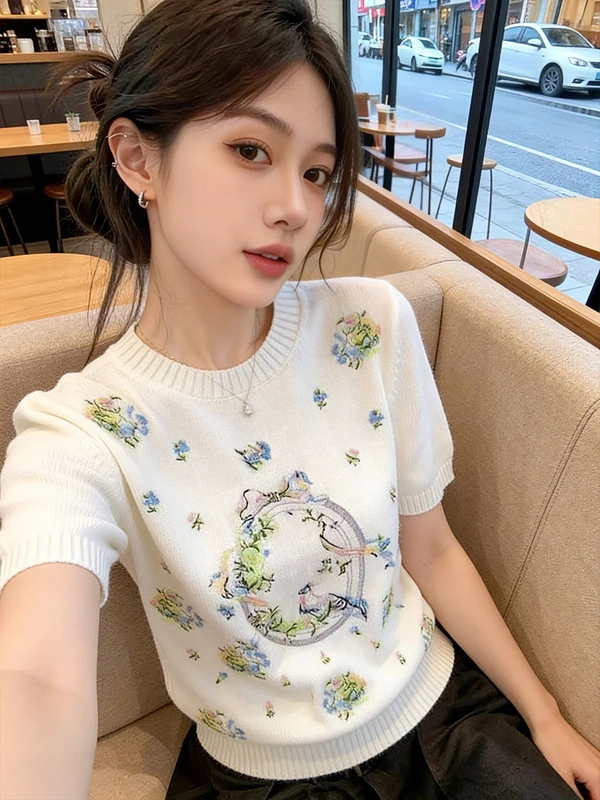 Embroidered Short Sleeve T-Shirt Women's Spring New Style Ageless Knitted Casual Fashion Korean Style Self-Keeping Model
Embroidered Short Sleeve T-Shirt Women's Spring New Style Ageless Knitted Casual Fashion Korean Style Self-Keeping Model