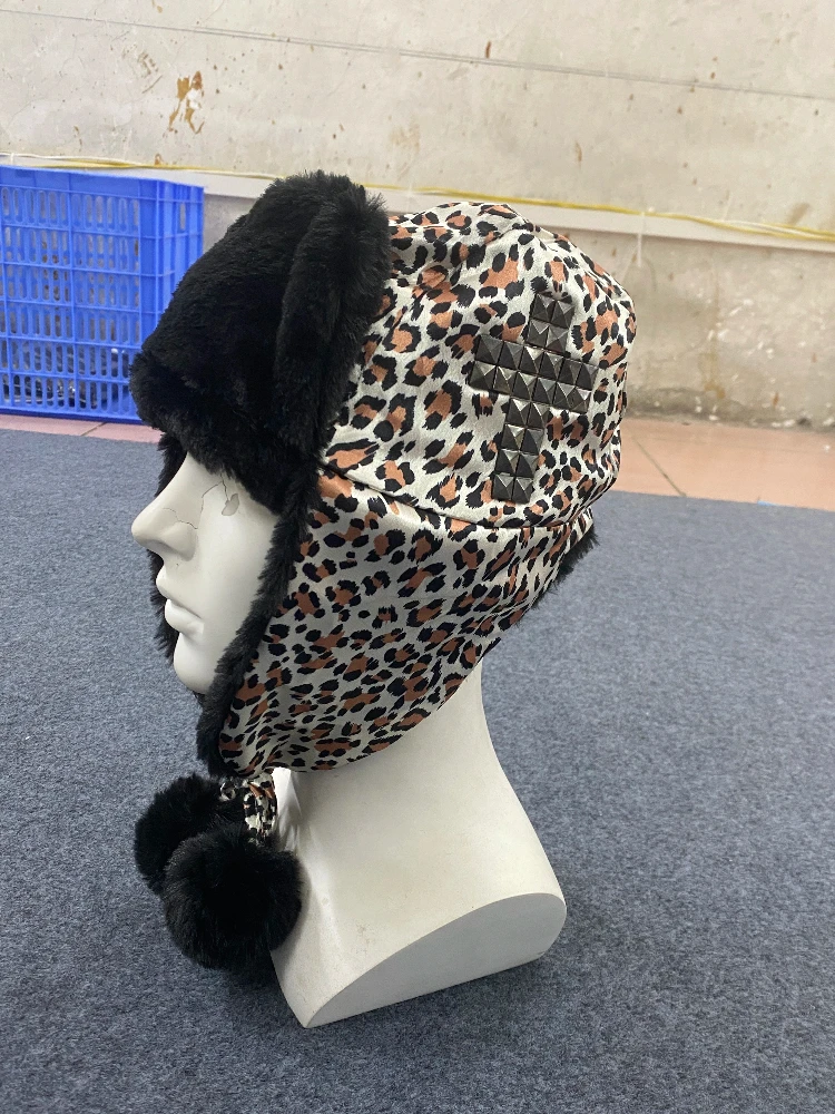 Autumn and Winter New Cross Hot Diamond Hip Hop Personalized Punk Style Cute Warm Lei Feng Hat Hairy Ball
Autumn and Winter New Cross Hot Diamond Hip Hop Personalized Punk Style Cute Warm Lei Feng Hat Hairy Ball