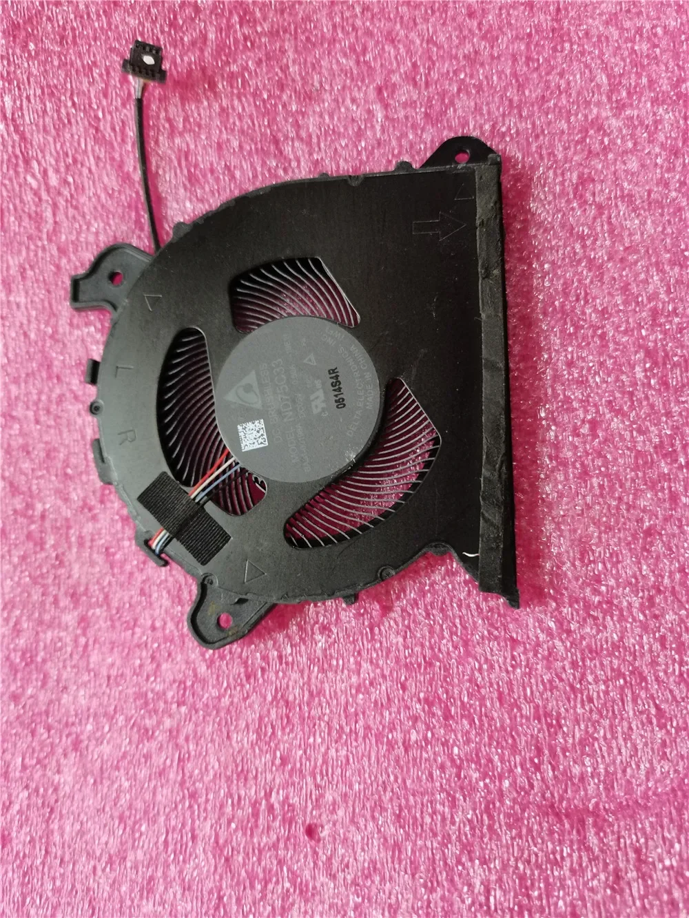 DC 5V 0.50A 4-wire 4-pin Bare Fan BA31-00198A FOR ND75C33 19E11 Samsung Laptop NP950QCG-K01US NT950QCT-A58A 930QCG 950QCG
DC 5V 0.50A 4-wire 4-pin Bare Fan BA31-00198A FOR ND75C33 19E11 Samsung Laptop NP950QCG-K01US NT950QCT-A58A 930QCG 950QCG
