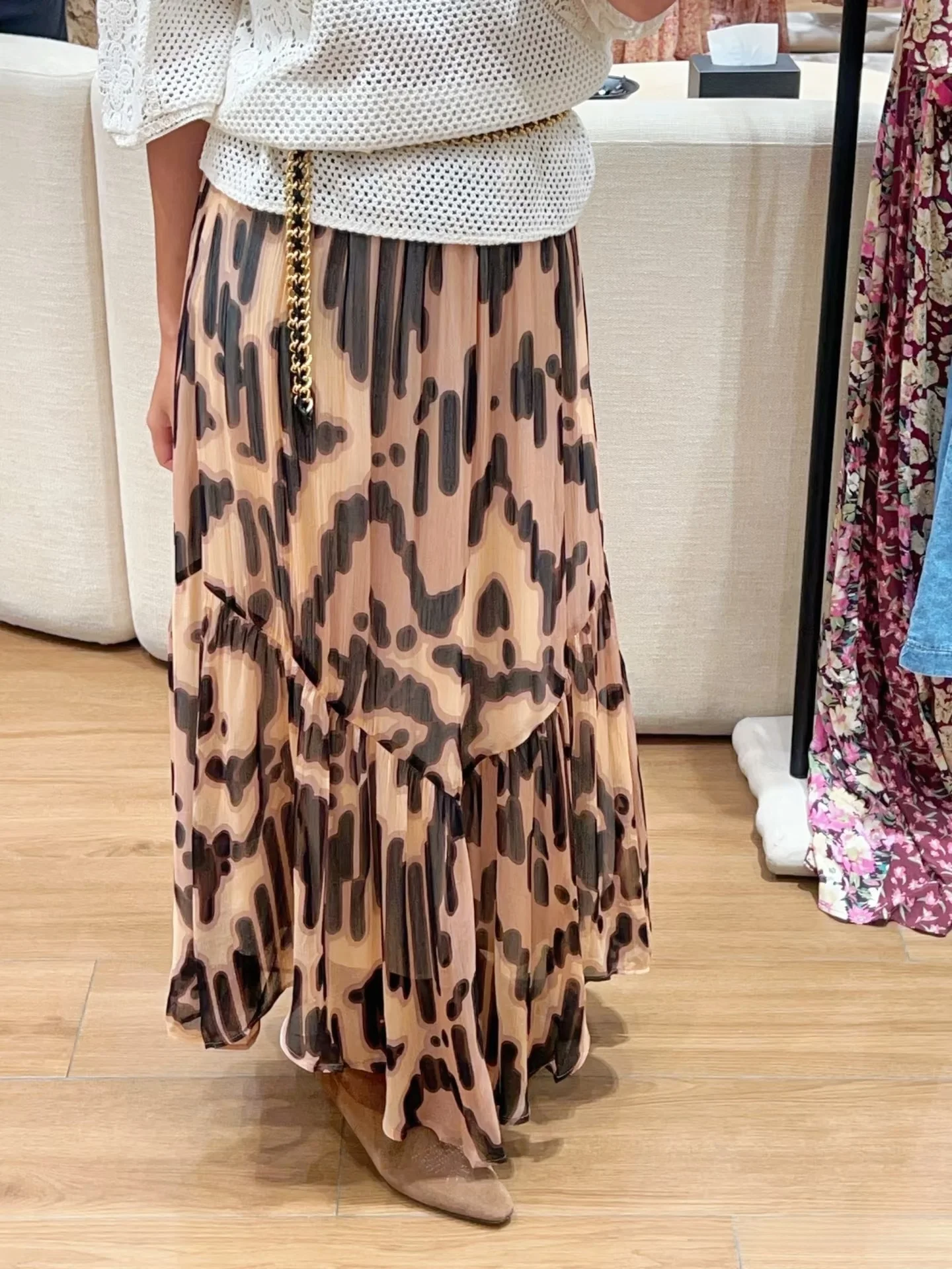 Bas2026 Early Spring New Geometric Floral Retro Asymmetrical Hem Long Skirt Half-Length A-Line Silhouette Commute Style
Bas2026 Early Spring New Geometric Floral Retro Asymmetrical Hem Long Skirt Half-Length A-Line Silhouette Commute Style