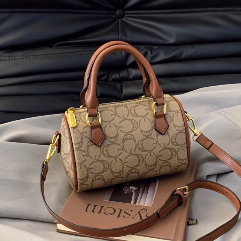 Elegant Classic Monogram Mini Boston Purse, Versatile Colorblock Leather Edge Crossbody Handbag for Casual Outfit
Elegant Classic Monogram Mini Boston Purse, Versatile Colorblock Leather Edge Crossbody Handbag for Casual Outfit