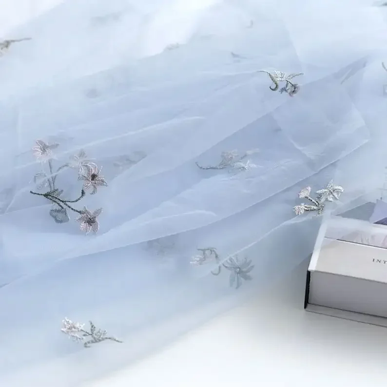 Тюлевая ткань с вышивкой мелкими цветами, 3 цвета, для платьев, свадебных нарядов, вуалей, костюмов, ширина 59 дюймов
Тюлевая ткань с вышивкой мелкими цветами, 3 цвета, для платьев, свадебных нарядов, вуалей, костюмов, ширина 59 дюймов