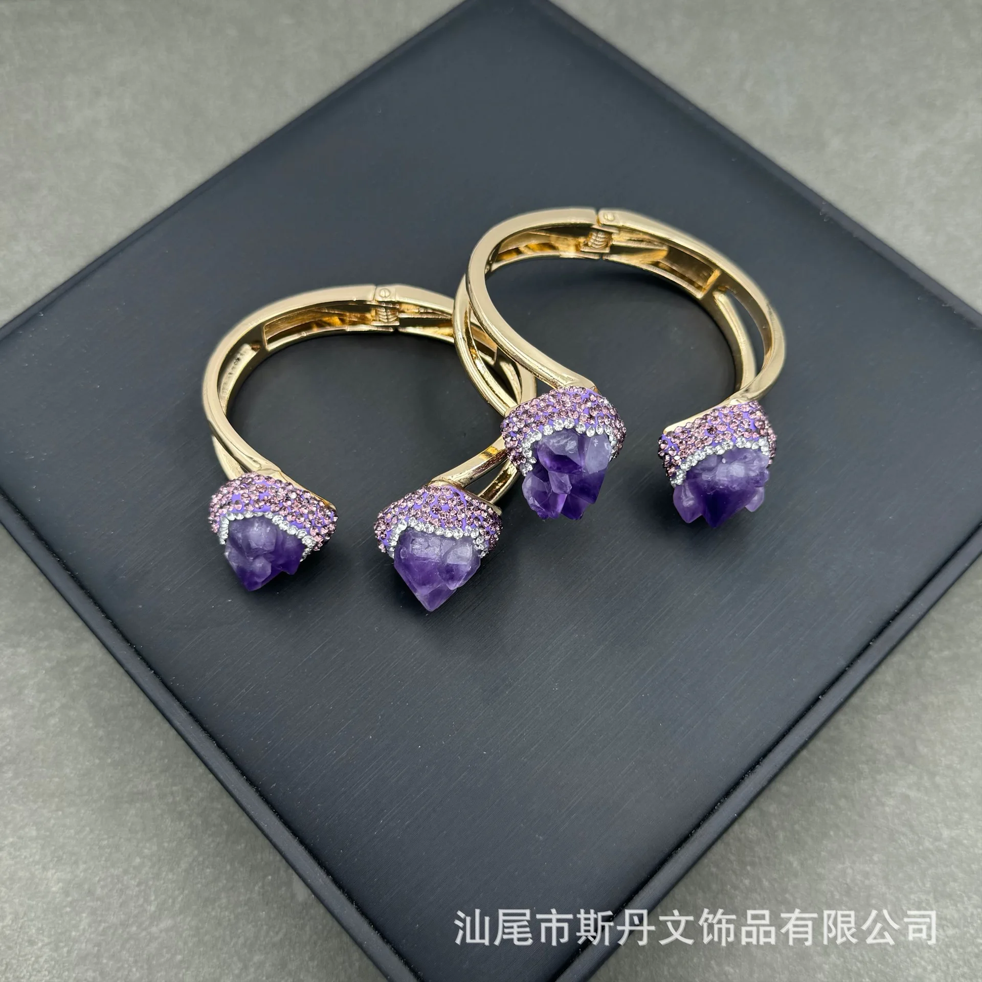 natural raw ore amethyst flower inlaid bracelet personalized rough stone Czech amethyst color-preserving bracelet manufacturer
natural raw ore amethyst flower inlaid bracelet personalized rough stone Czech amethyst color-preserving bracelet manufacturer