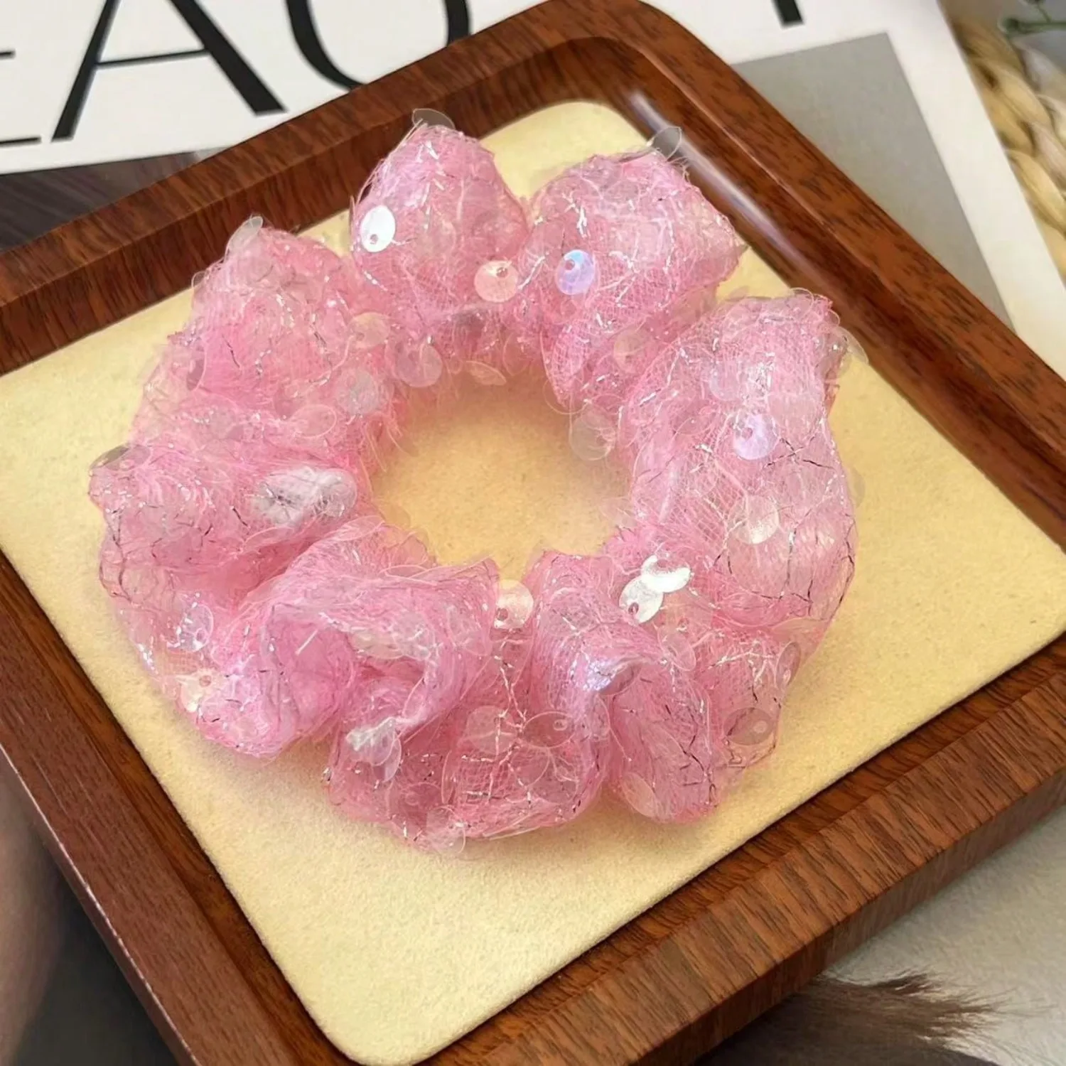 1pc Spring/Summer New Sequin Handmade Scrunchie Hair Tie Headband Hair Accessory Suitable For Daily Wear
1pc Spring/Summer New Sequin Handmade Scrunchie Hair Tie Headband Hair Accessory Suitable For Daily Wear