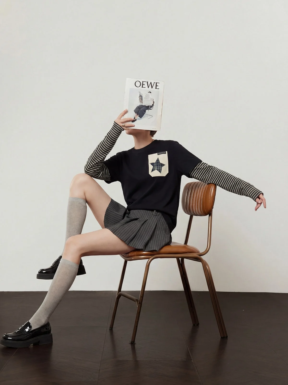 Свободная женская футболка с длинным рукавом, новинка весенней коллекции, с круглым вырезом, винтажный дизайн со звездами, модная женская футболка
Свободная женская футболка с длинным рукавом, новинка весенней коллекции, с круглым вырезом, винтажный дизайн со звездами, модная женская футболка