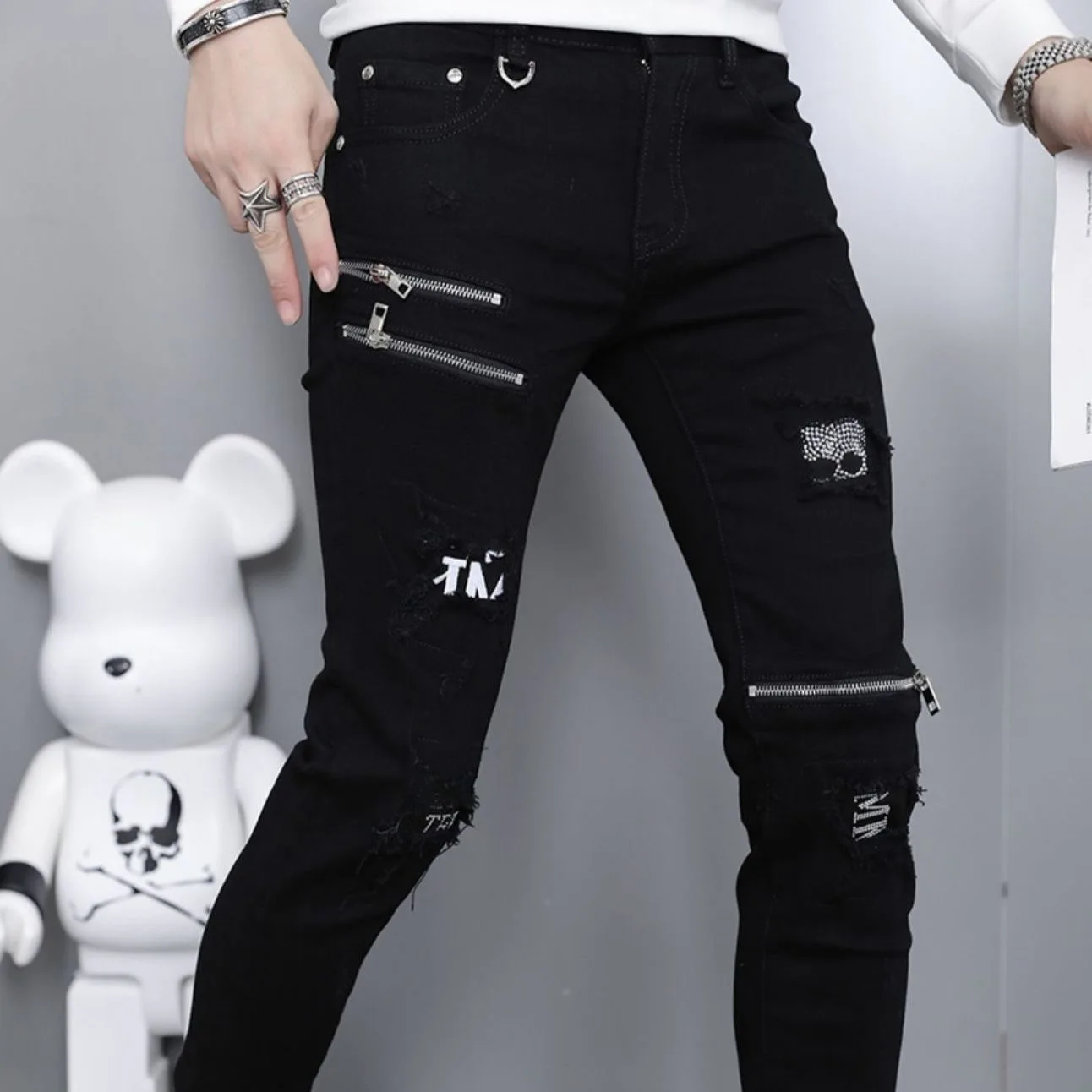 2024 Spring and Autumn Fashion Trend Black Straight Leg Ripped Jeans Men's Casual Comfort Breathable High-Quality Denim Pants
2024 Spring and Autumn Fashion Trend Black Straight Leg Ripped Jeans Men's Casual Comfort Breathable High-Quality Denim Pants