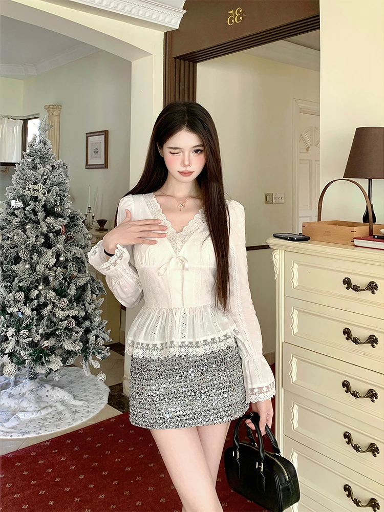 Elegant White Lace Trim Long Sleeve Women's Shirt V-Neck Puff Cuff Unique Beautiful Fashionable Commute Style Short Length
Elegant White Lace Trim Long Sleeve Women's Shirt V-Neck Puff Cuff Unique Beautiful Fashionable Commute Style Short Length
