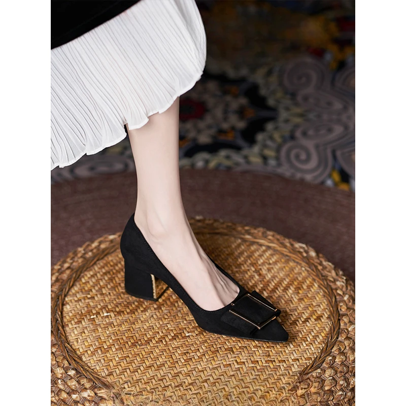 Suede Thick Heel Large Size High Heels Spring and Autumn Style Pointed Toe Fat Feet Wide Feet Commuting Shoes for Women
Suede Thick Heel Large Size High Heels Spring and Autumn Style Pointed Toe Fat Feet Wide Feet Commuting Shoes for Women