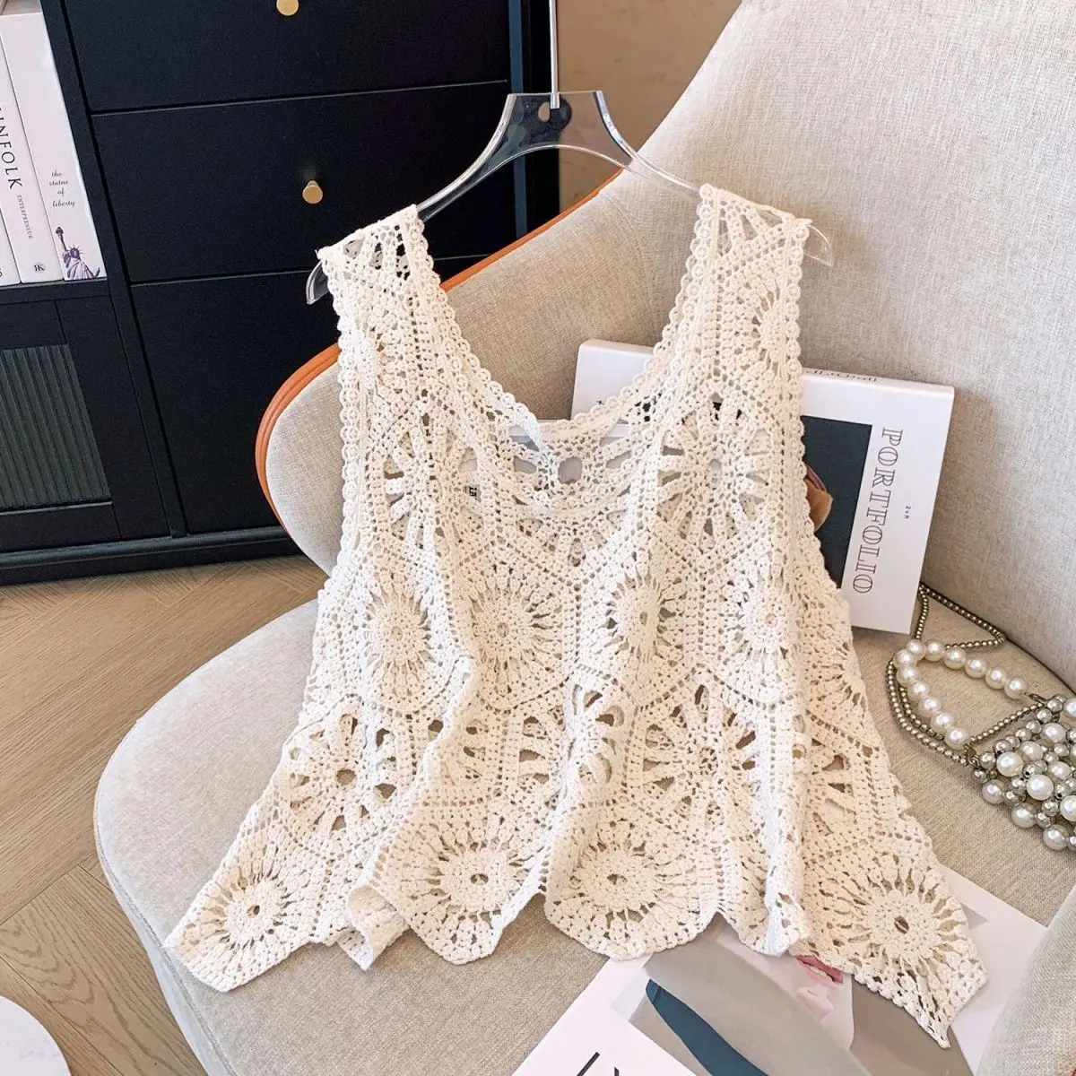 Korean Fashion V Neck Loose Sleeveless Sweater Vest Women Knitted Hollow Out Knit Sweater Round Neck Vest Female Knitwear Z108
Korean Fashion V Neck Loose Sleeveless Sweater Vest Women Knitted Hollow Out Knit Sweater Round Neck Vest Female Knitwear Z108