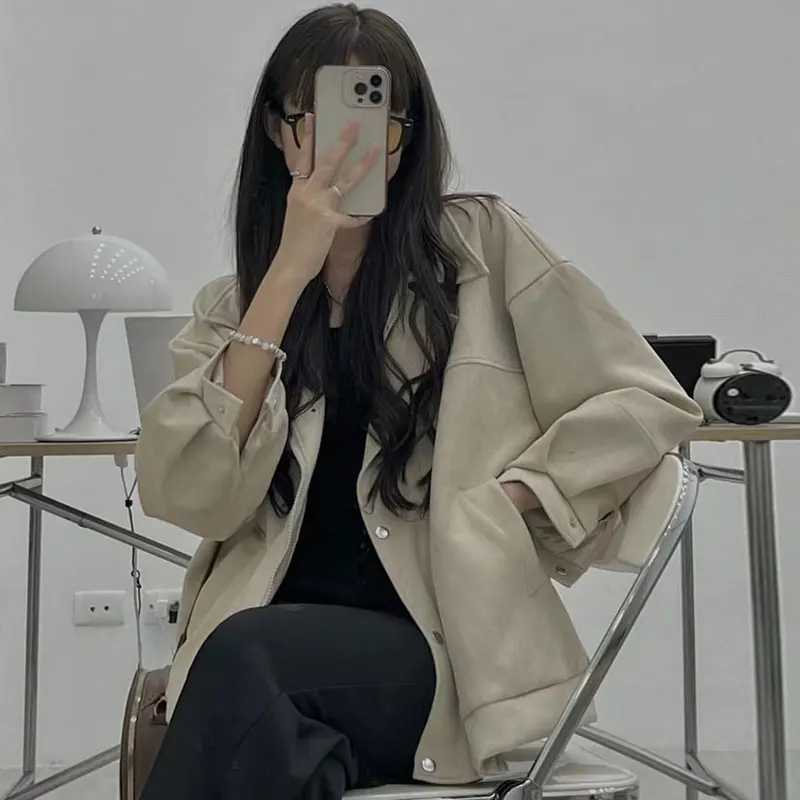 Retro Chic Long Sve Jaet ort Outerwear Women Loose Fit Double ket Design Button up Collar Faionable Autumn Coat
Retro Chic Long Sve Jaet ort Outerwear Women Loose Fit Double ket Design Button up Collar Faionable Autumn Coat