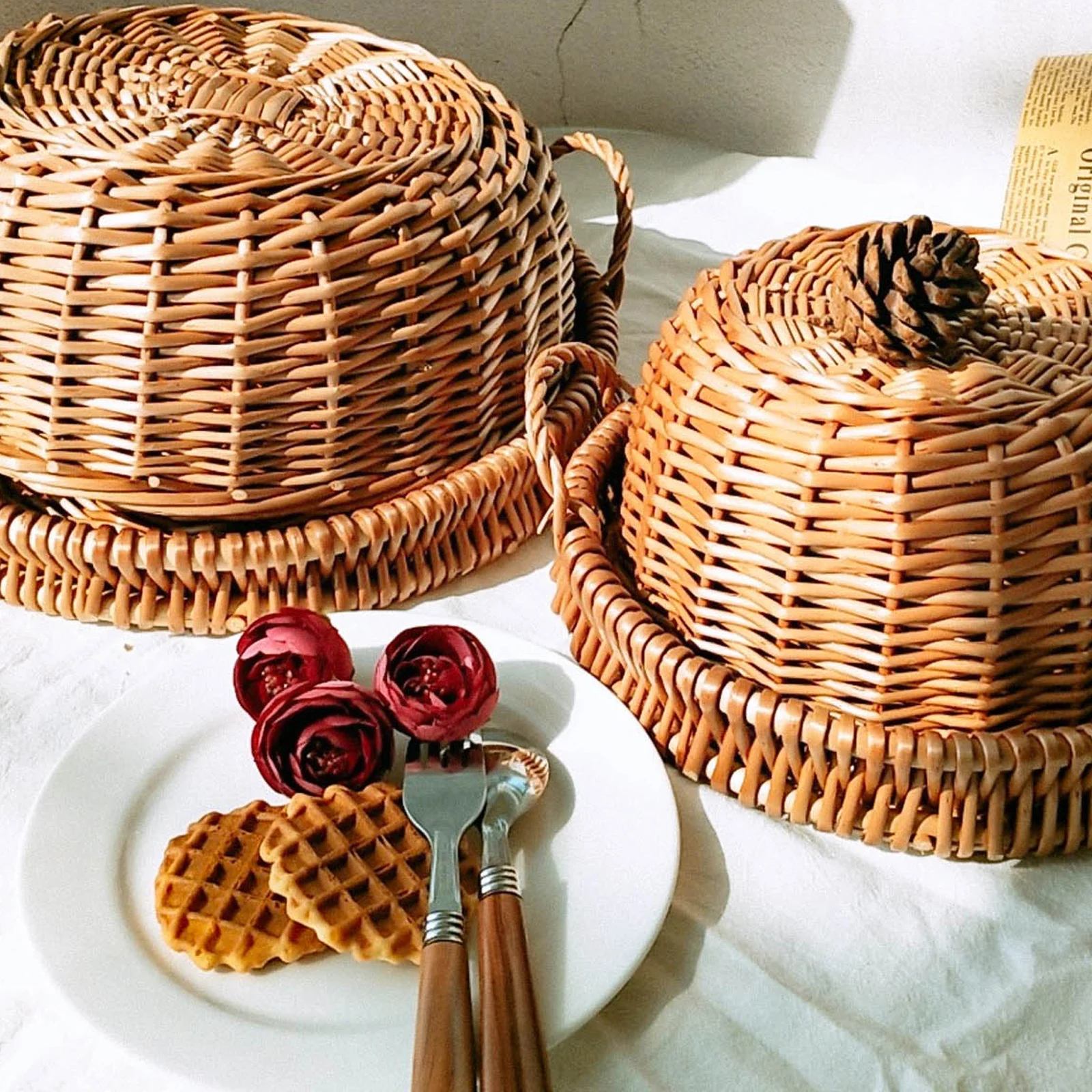 1Pcs Rattan Woven Storage Plate Brown Premium Handmade Food Holder for Kitchen Countertop Fruit Snack Organizer Home Decorative
1Pcs Rattan Woven Storage Plate Brown Premium Handmade Food Holder for Kitchen Countertop Fruit Snack Organizer Home Decorative