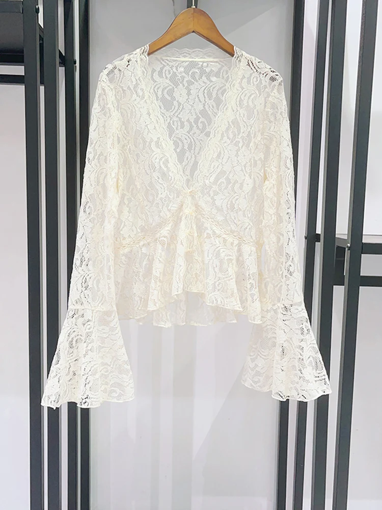Elegant Women's Lace Bell Sleeve V-Neck See-Through Top French Style Loose Fit Long Sleeve Cool Sensation Summer 2026
Elegant Women's Lace Bell Sleeve V-Neck See-Through Top French Style Loose Fit Long Sleeve Cool Sensation Summer 2026