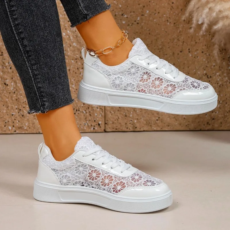 Fall Round Head Deep Mouth Lace-Up New Cutout Floret Fashion Casual Sneakers
Fall Round Head Deep Mouth Lace-Up New Cutout Floret Fashion Casual Sneakers