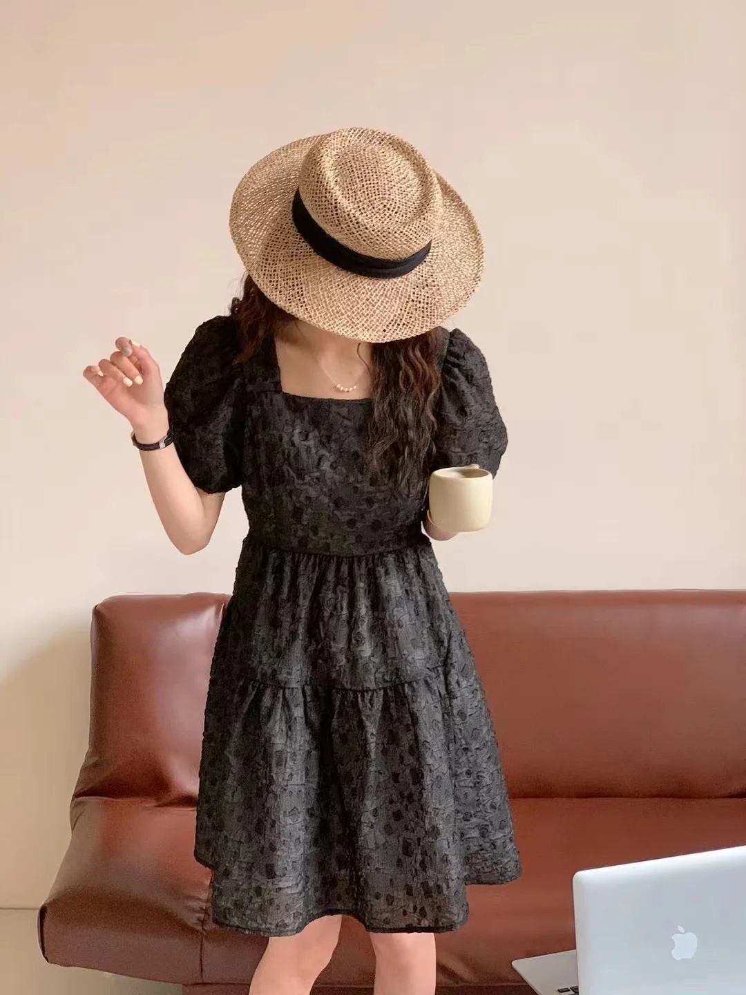 Летние платья с короткими квадратными вырезами и пышными рукавами для элегантной поездки на работу
Летние платья с короткими квадратными вырезами и пышными рукавами для элегантной поездки на работу