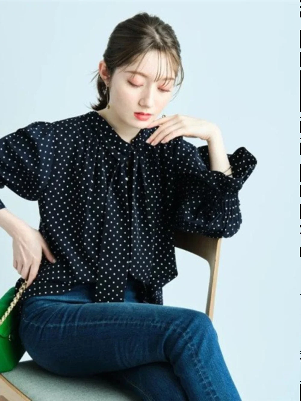 Классическая женская рубашка в японском стиле с воротником-узлом, универсальная, нежная, дышащая, из полиэстера, с длинным рукавом, весенняя
Классическая женская рубашка в японском стиле с воротником-узлом, универсальная, нежная, дышащая, из полиэстера, с длинным рукавом, весенняя