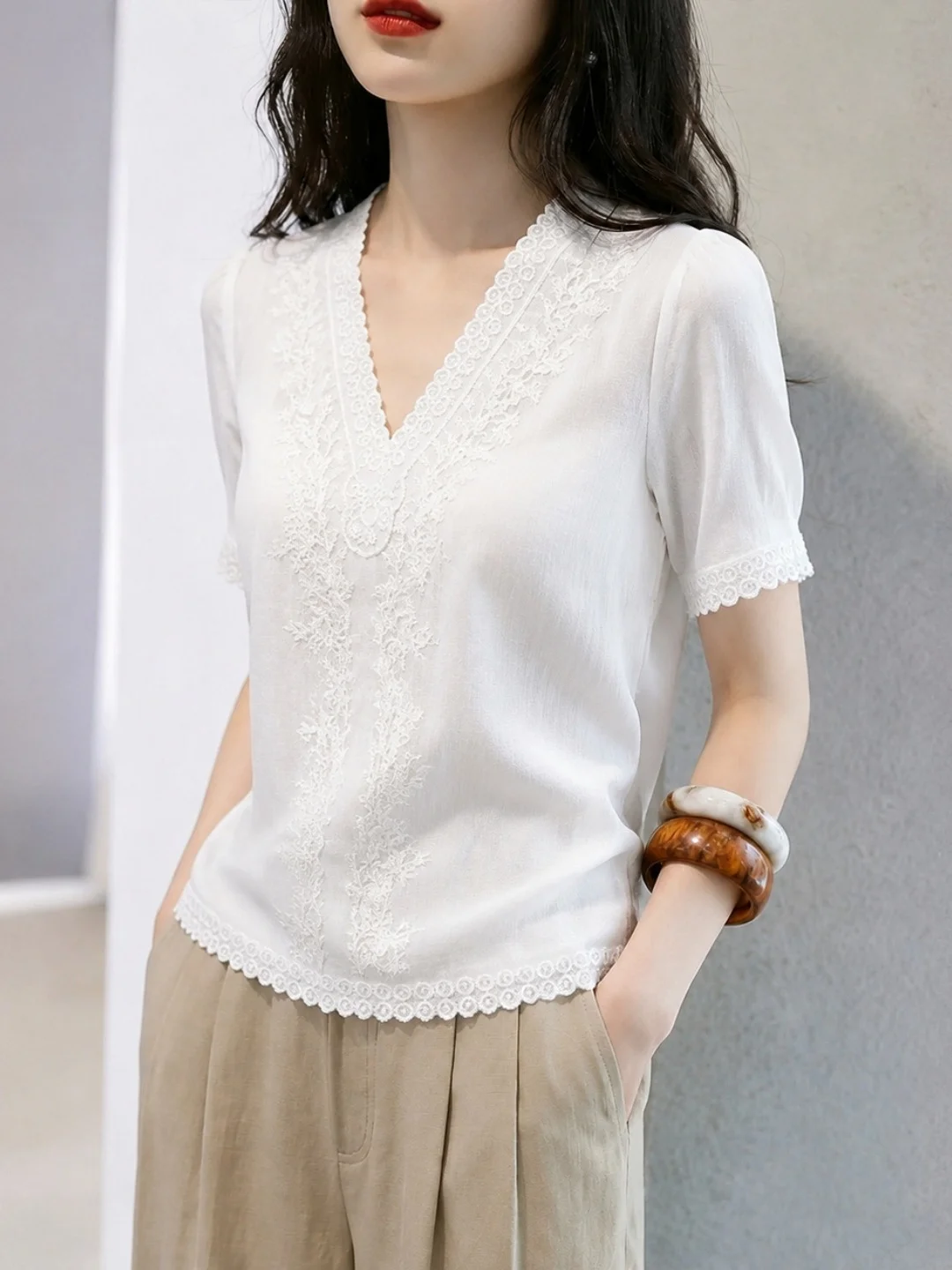 Fashionable Versatile Lace V-Neck Pullover Short Sleeve Top Women's Style 2026 Summer Trend Straight Cut Korean Version Silk ...
Fashionable Versatile Lace V-Neck Pullover Short Sleeve Top Women's Style 2026 Summer Trend Straight Cut Korean Version Silk ...