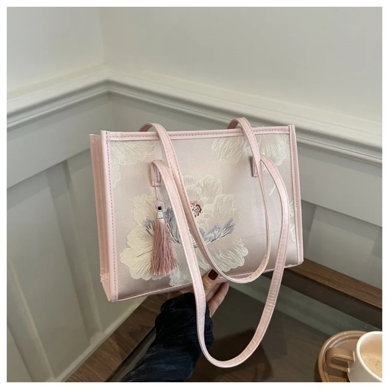Embroidered Women's Handbag Large Capacity 2025 New Fashionable Women's Shoulder Bags Elegant Chinese Style Casual Tote Bag
Embroidered Women's Handbag Large Capacity 2025 New Fashionable Women's Shoulder Bags Elegant Chinese Style Casual Tote Bag