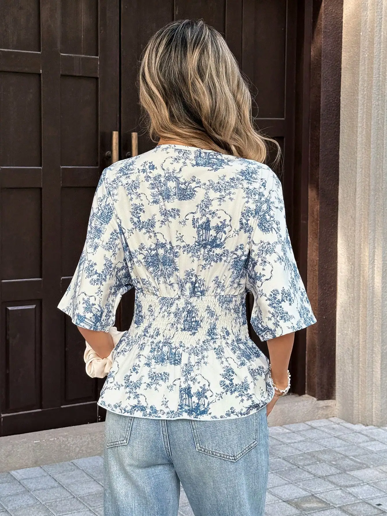 Women's Blue Floral Print Short Sleeve Shirred Waist Ruffle Hem Blouse
Women's Blue Floral Print Short Sleeve Shirred Waist Ruffle Hem Blouse
