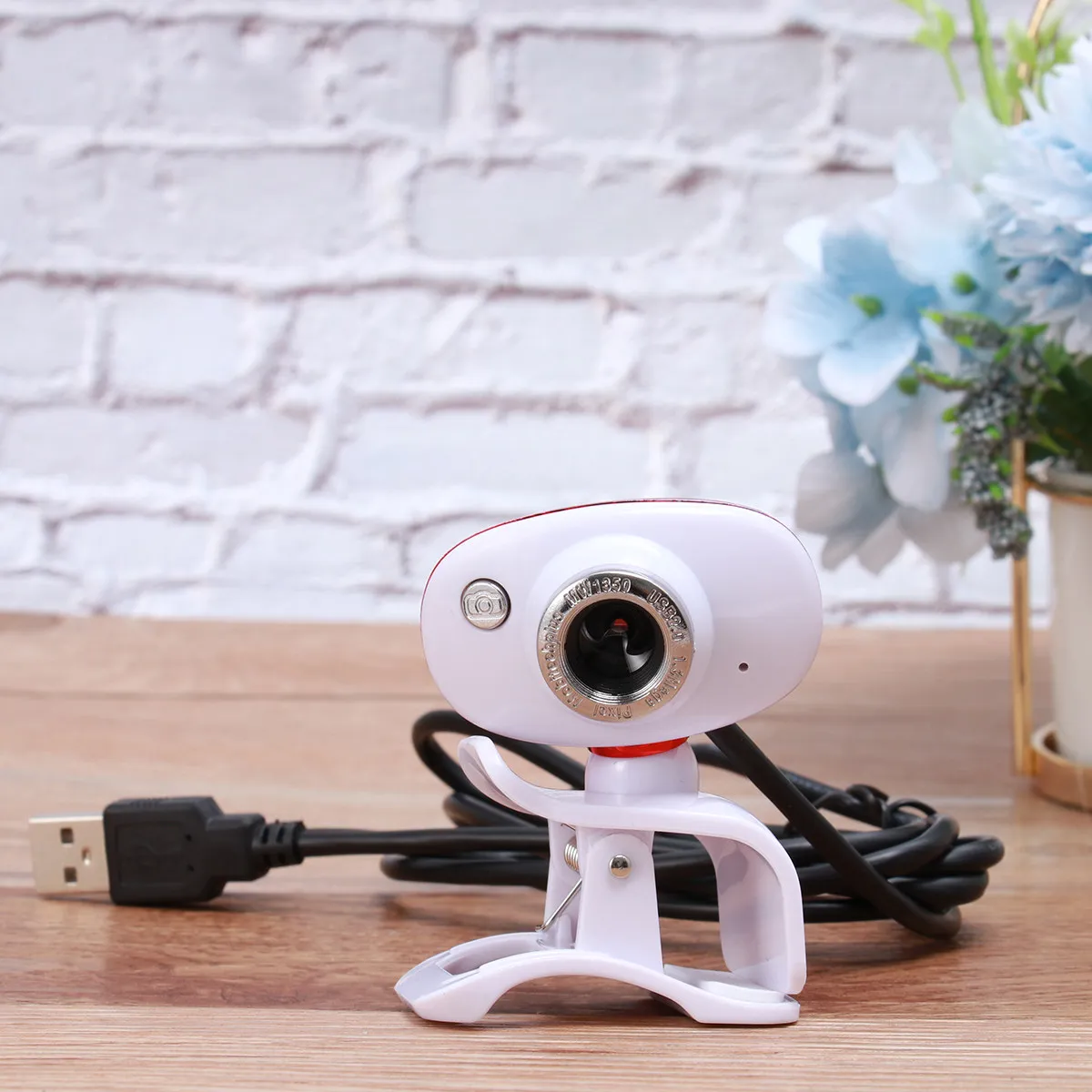 Поворотная веб-камера для ПК с регулируемым фокусным расстоянием, микрофоном на клипсе, высоким разрешением, цветовым CMOS-сенсором, ночным видением, функцией Plug and Play
Поворотная веб-камера для ПК с регулируемым фокусным расстоянием, микрофоном на клипсе, высоким разрешением, цветовым CMOS-сенсором, ночным видением, функцией Plug and Play