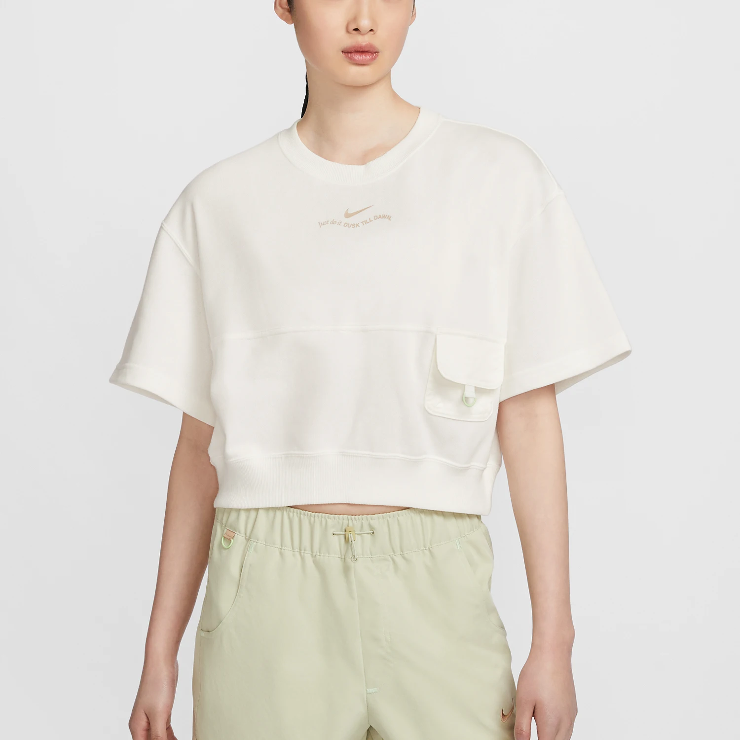 Nike genuine Knitted High-Waist Short Women's Round Neck Breathable Sports T-Shirt HF6176-133
Nike genuine Knitted High-Waist Short Women's Round Neck Breathable Sports T-Shirt HF6176-133