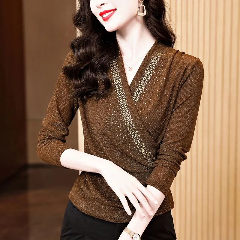 Яркий шелковый сетчатый топ с перекрестным v-образным вырезом, женская осенне-зимняя новая модная футболка с бриллиантами для глажки
Яркий шелковый сетчатый топ с перекрестным v-образным вырезом, женская осенне-зимняя новая модная футболка с бриллиантами для глажки