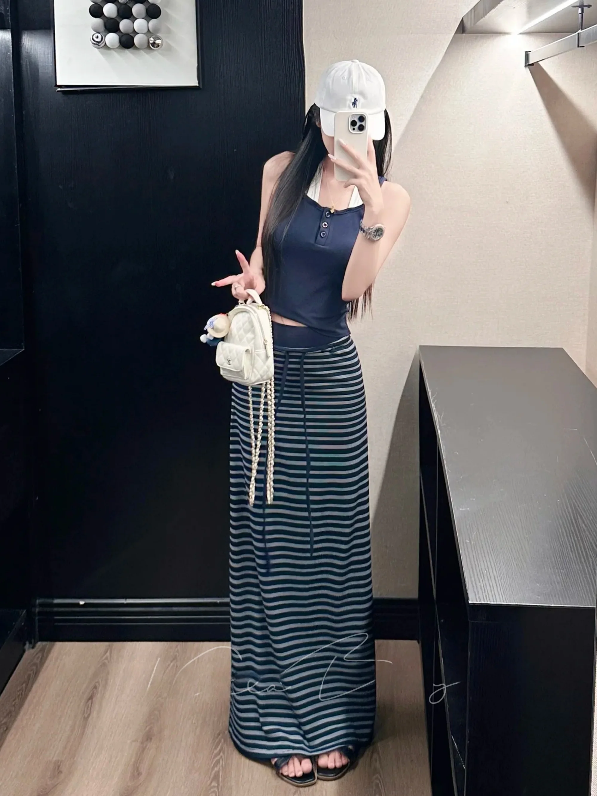 Summer Casual Long Knitted Stripe Women's Top And Skirt Set Sleeveless Strap Vest Top High Waist Long Pants Fashion Set
Summer Casual Long Knitted Stripe Women's Top And Skirt Set Sleeveless Strap Vest Top High Waist Long Pants Fashion Set