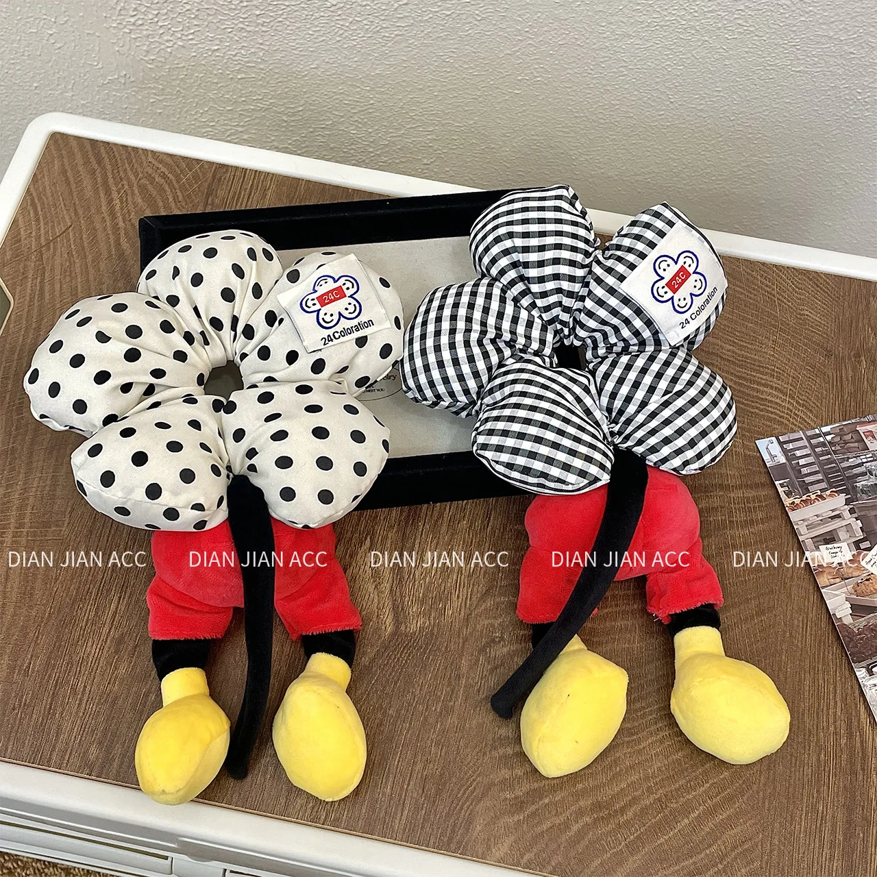 Disney's new hot selling polka dot flowers Mickey butt hair ring large intestinal circle girl bun hair tie rubber band hair rope
Disney's new hot selling polka dot flowers Mickey butt hair ring large intestinal circle girl bun hair tie rubber band hair rope