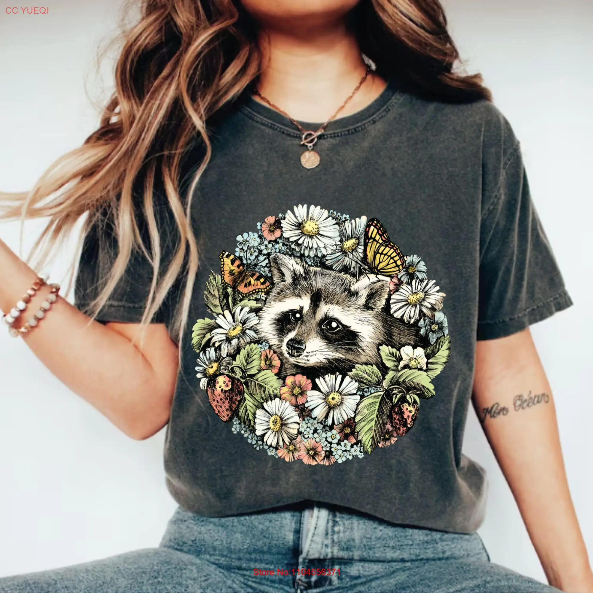 Raccoon T Shirt Comfort Colors Cottagecore Retro Garment Dyed long or short sleeves
Raccoon T Shirt Comfort Colors Cottagecore Retro Garment Dyed long or short sleeves