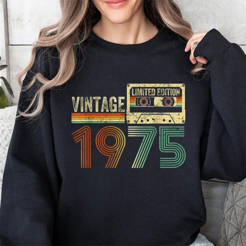 Винтажный свитшот с графическим рисунком 1975 года, свитер унисекс с круглым вырезом в стиле бохо, женский свитшот свободного покроя на весну и осень
Винтажный свитшот с графическим рисунком 1975 года, свитер унисекс с круглым вырезом в стиле бохо, женский свитшот свободного покроя на весну и осень
