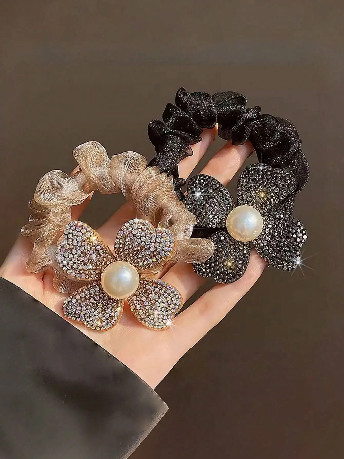 2pcs Faux Pearl & Rhinestone Decorated Hair Scrunchies,New Mesh Four-Leaf Flower Petal Hair Ties,French Elegant Ponytail Holders
2pcs Faux Pearl & Rhinestone Decorated Hair Scrunchies,New Mesh Four-Leaf Flower Petal Hair Ties,French Elegant Ponytail Holders