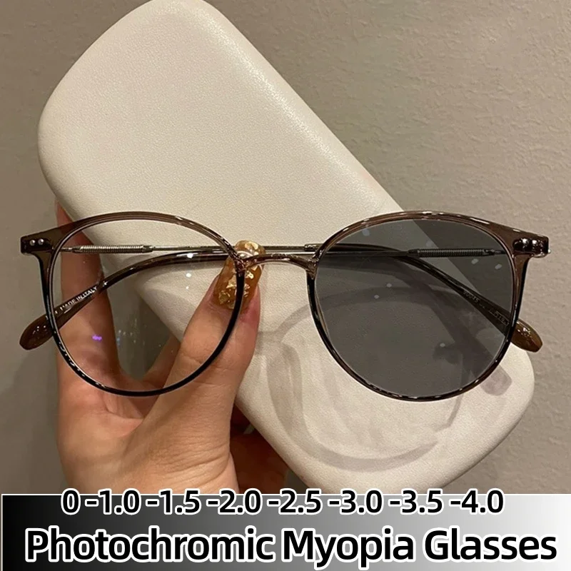 Women Trendy Photochromic Myopia Glasses Anti Blue Light Short Sighted Eyewear Finished Round Sunglasses Goggle Diopter 0~-6.0
Women Trendy Photochromic Myopia Glasses Anti Blue Light Short Sighted Eyewear Finished Round Sunglasses Goggle Diopter 0~-6.0