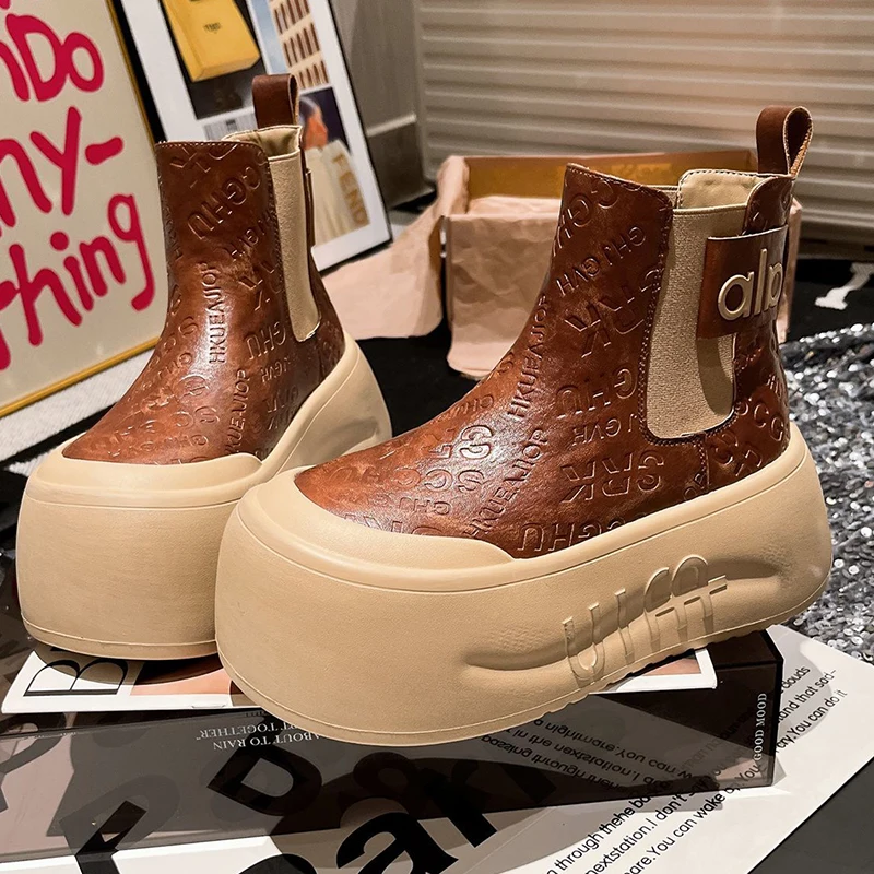 Retro Leather Women's Boots Designer Knurling Letter Luxury Womens Ankle Boots Ugly Cute Big-headed High-top Platform Shoe
Retro Leather Women's Boots Designer Knurling Letter Luxury Womens Ankle Boots Ugly Cute Big-headed High-top Platform Shoe