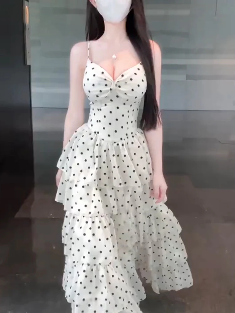 KenI plus Size Polka Dot V-Neck Strap Dress Women's Summer Fashion Age-Defying Multi-Layer Cake Skirt Korean Style High Waist...
KenI plus Size Polka Dot V-Neck Strap Dress Women's Summer Fashion Age-Defying Multi-Layer Cake Skirt Korean Style High Waist...