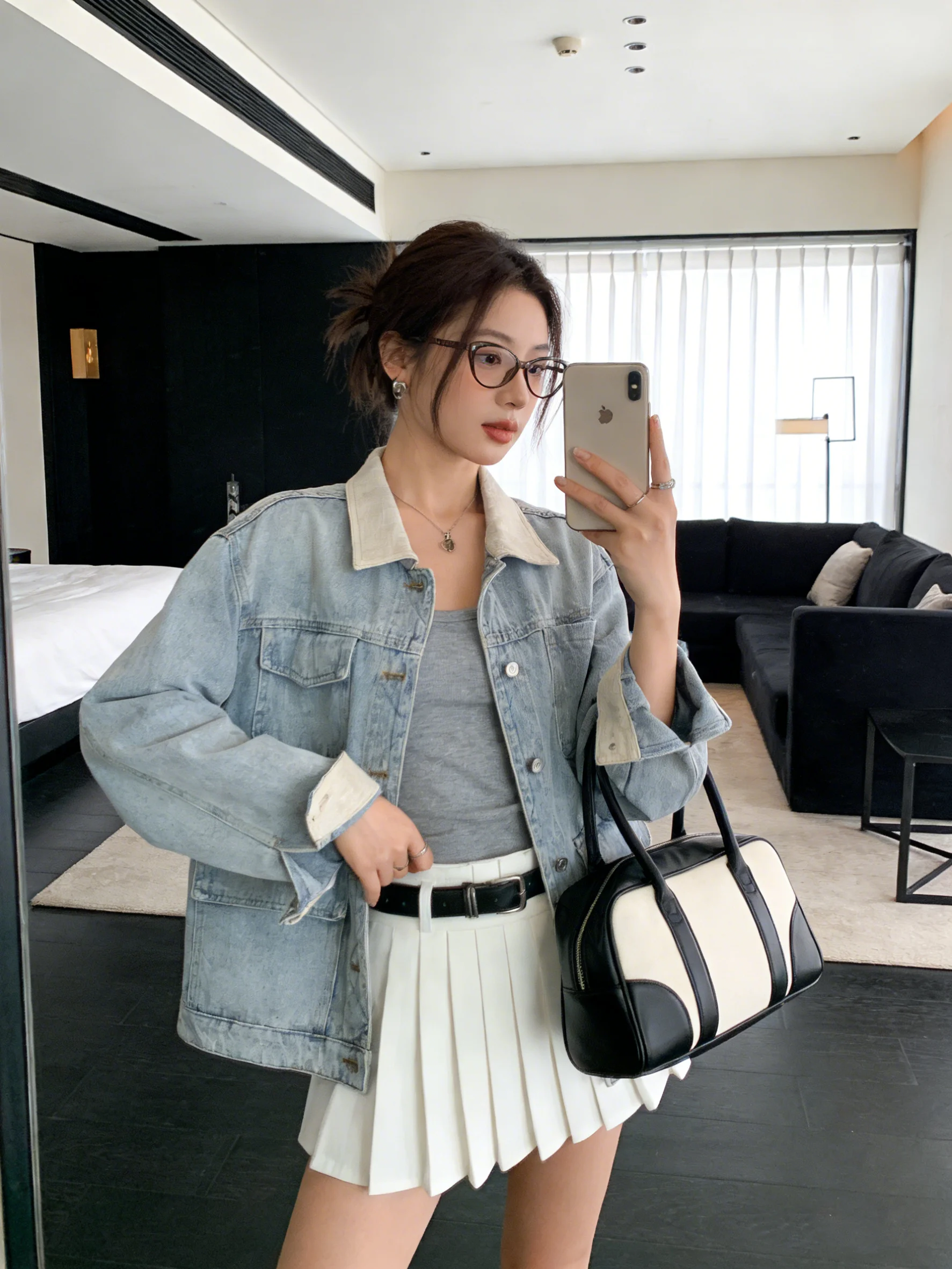 Легкая джинсовая куртка в стиле ретро свободного кроя с цветными вставками на воротнике, новинка ранней весны, модная женская верхняя одежда
Легкая джинсовая куртка в стиле ретро свободного кроя с цветными вставками на воротнике, новинка ранней весны, модная женская верхняя одежда