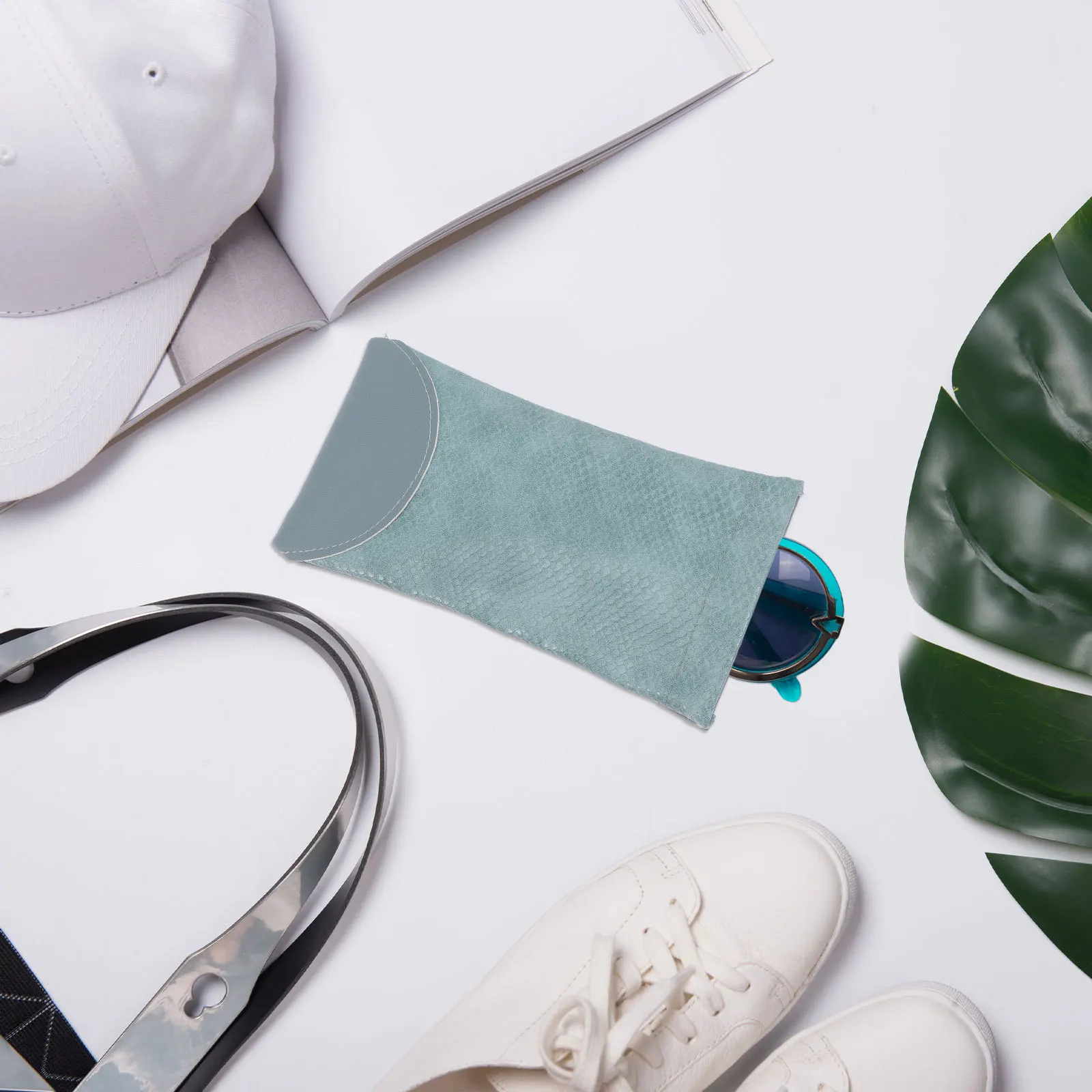 3Pcs Portable Sunglasses Case Sturdy PU Material Eyeglasses Pouch Water Resistant Compact Storage for Daily Commute Travel
3Pcs Portable Sunglasses Case Sturdy PU Material Eyeglasses Pouch Water Resistant Compact Storage for Daily Commute Travel