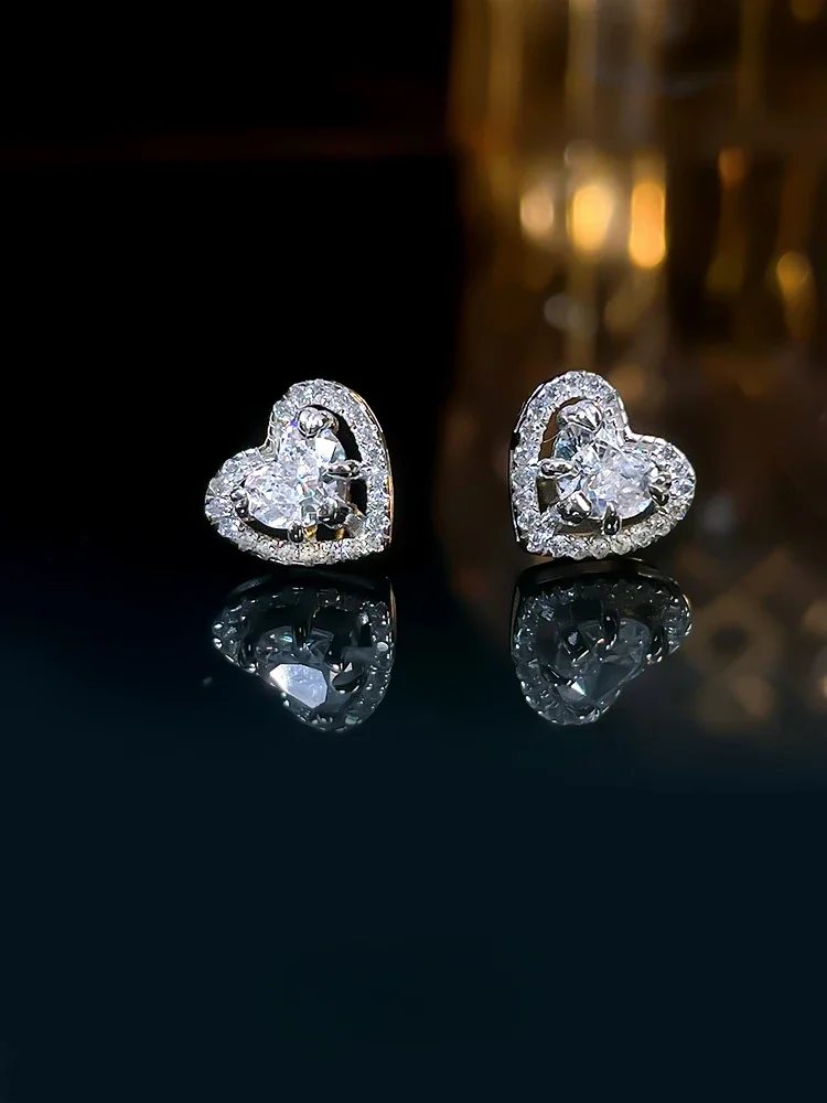 Новые серьги Desire Love из стерлингового серебра, инкрустированные искусственными белыми бриллиантами, универсальный, уникальный и элегантный дизайн
Новые серьги Desire Love из стерлингового серебра, инкрустированные искусственными белыми бриллиантами, универсальный, уникальный и элегантный дизайн