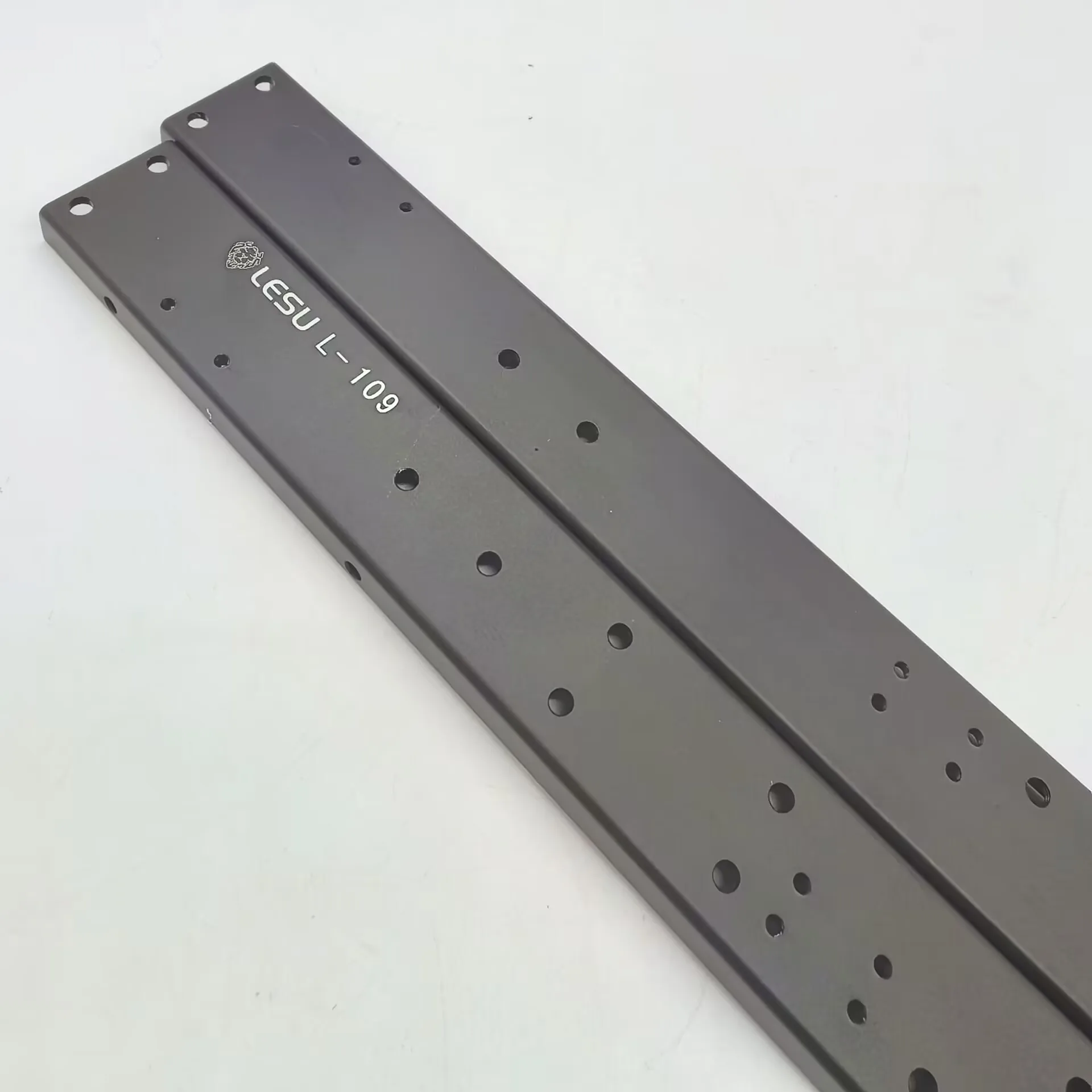 1/14 Truck 4X2 Airbag Chassis L-109 Dual-Axle For Tamiya Tractor Chassis Remote Control Model Truck Toy Universal
1/14 Truck 4X2 Airbag Chassis L-109 Dual-Axle For Tamiya Tractor Chassis Remote Control Model Truck Toy Universal